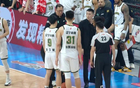 什么情况！辽篮连吃三技犯 杨鸣被罚出场 球迷怒喷8打5